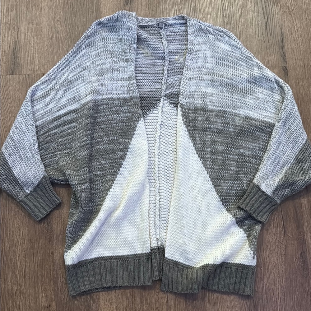 Charlotte Russe Gray and White Sweater
